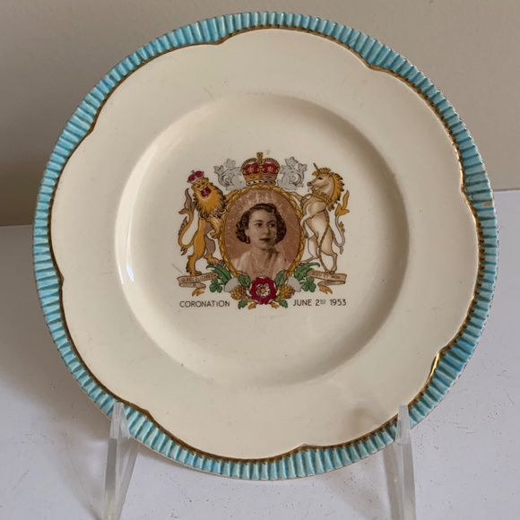 Clarice Cliff Queen Elizabeth Coronation Plate - Picture 1 of 3